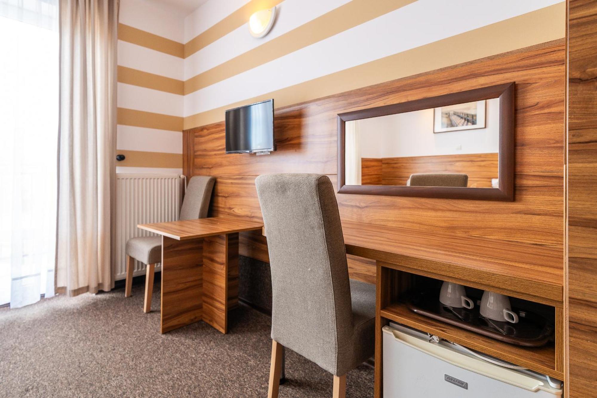 Max Apartamenty - Pokoje - Domki - Restauracja - Basen Мєлно Екстер'єр фото