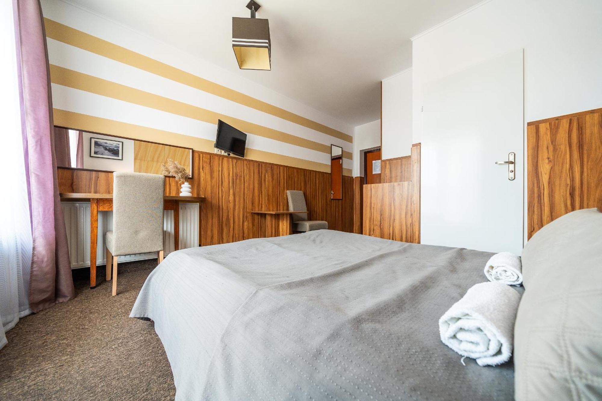 Max Apartamenty - Pokoje - Domki - Restauracja - Basen Мєлно Екстер'єр фото
